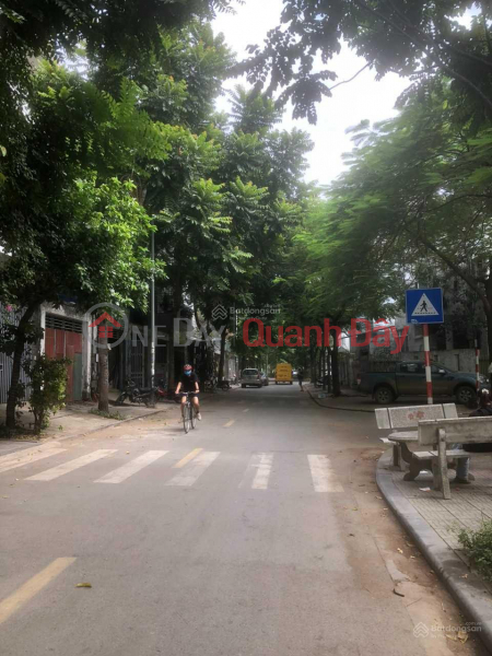 OWNER FOR SELLING LE TRONG TAN TOWNHOUSE, HA DONG, FLOWER GARDEN FACE, BEAUTIFUL LOCATION, GOOD BUSINESS.
