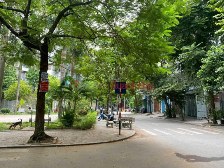 OWNER FOR SELLING LE TRONG TAN TOWNHOUSE, HA DONG, FLOWER GARDEN FACE, BEAUTIFUL LOCATION, GOOD BUSINESS.
