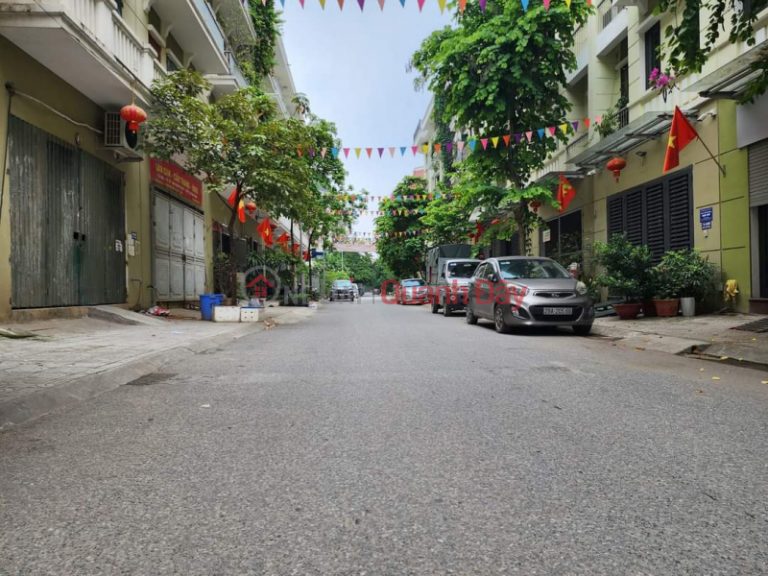 Selling Phu Luong new urban area, 60m2 with 5m frontage, corner lot 3, airy and full of light