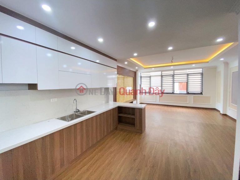 Selling Le Trong Tan townhouse, car entering the house, corner lot with two sides open