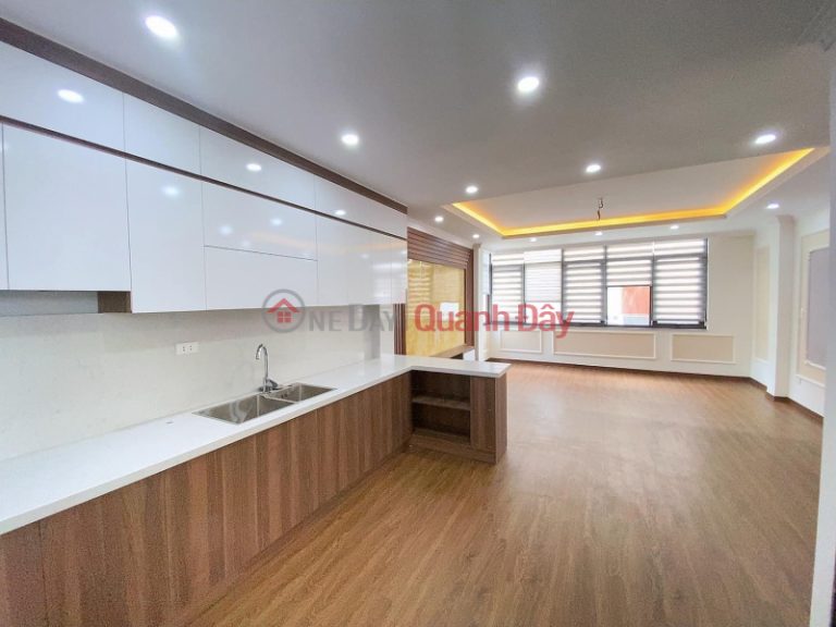 Bán nhà phố Lê Trọng Tấn, ôtô vào nhà, lô góc hai mặt thoáng