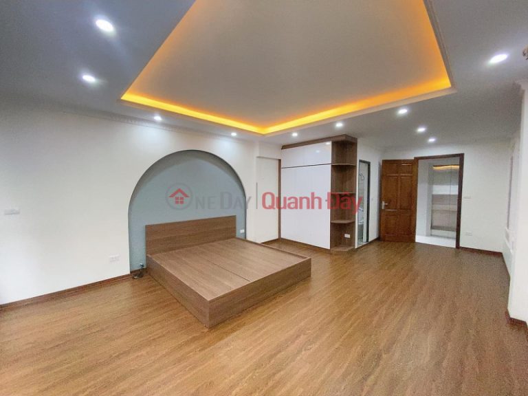 Bán nhà phố Lê Trọng Tấn, ôtô vào nhà, lô góc hai mặt thoáng