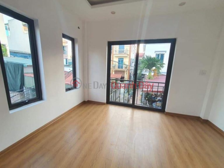 Bán nhà 3 tầng lô góc, đường 4m, 37m2, gần bến xe Yên Nghĩa, Hà Đông