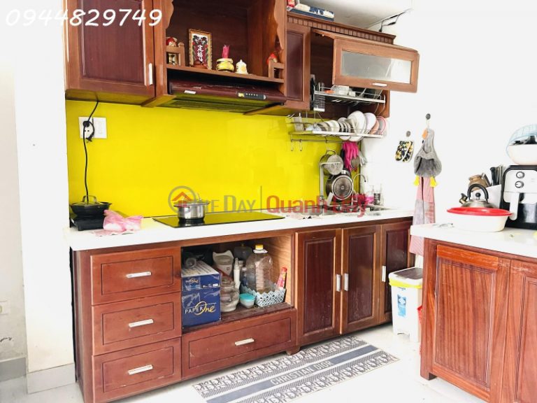 Kiet NGUYEN VAN LINH'S House, Hai Chau, DN. Selling a mezzanine house of 49m2, just 3 steps from the car.