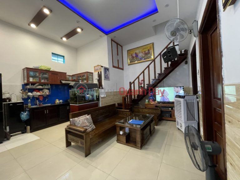 House with 2 sides, airy, with Hai Chau car, near main road, only 2 billion 790