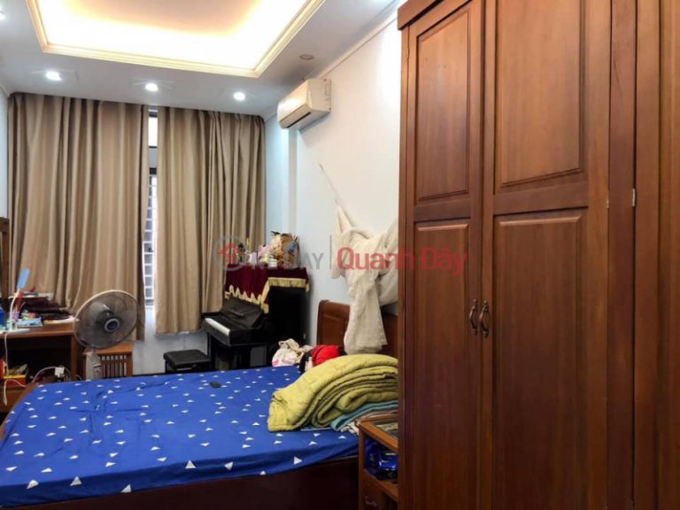 Bán nhà Ngô Quyền 70m 5 tầng, lô góc 6 ,3 tỷ. chỉ vài bước ra trung tâm quận Hà Đông.