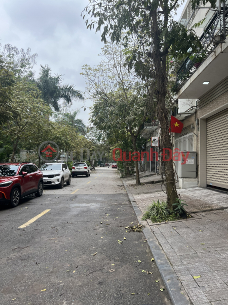 LK Văn Phú 90m2, MT 5m, 4.5 tầng. Mặt công viên. Cách cột Đồng Hồ vài bước chân. Nội thất cao cấp.