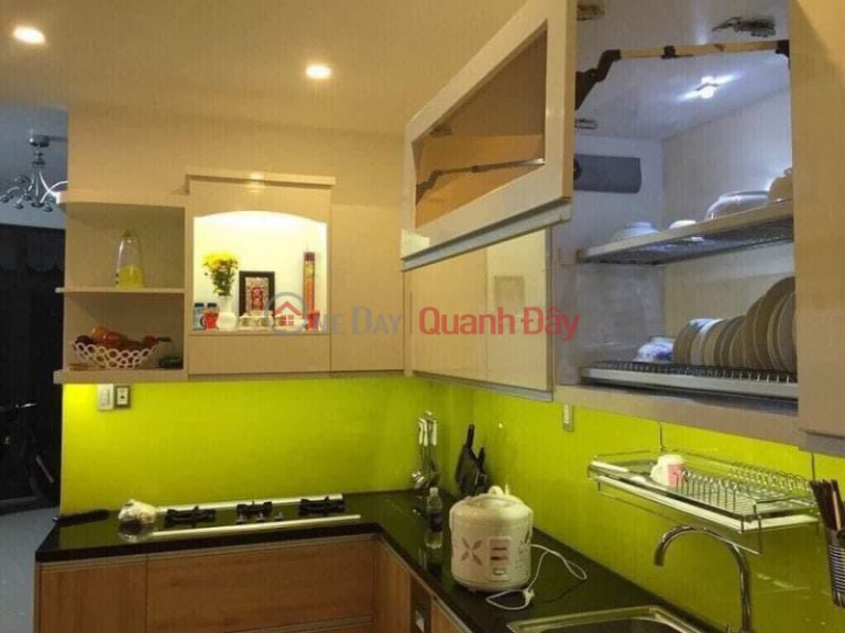 Full house for rent with car on Ong Ich Khiem street NEAR NGUYEN TAT THANH