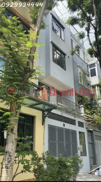 The owner sells a 4T LK house in Van Phu urban area. Area 82.5m2 MT 5.5m. Has sidewalk, next to flower garden and playground