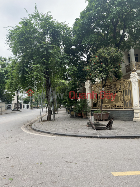 Bán nhà Khu đô thị Văn Phú 94m2, 2 mặt tiền, trục chính kinh doanh đường 36m, giá 13,6 tỷ