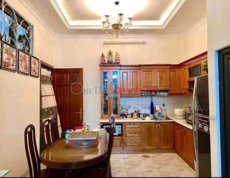 Owner sells house on 19\/5 street, Ha Dong, 39m2, 5 floors, price 9.7 billion. Prime business location day and night, sidewalk