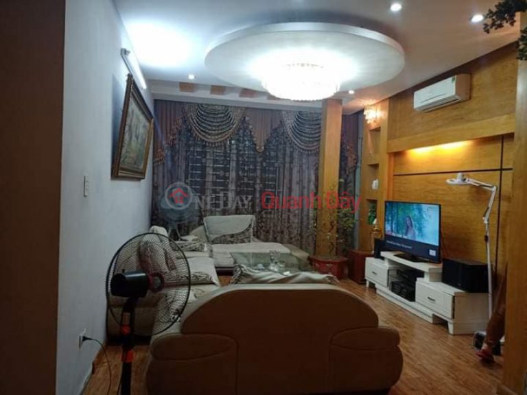 Selling a house in Van Quan, Ha Dong with a wide area, a business area, a car 35m2 for only 4 billion.
