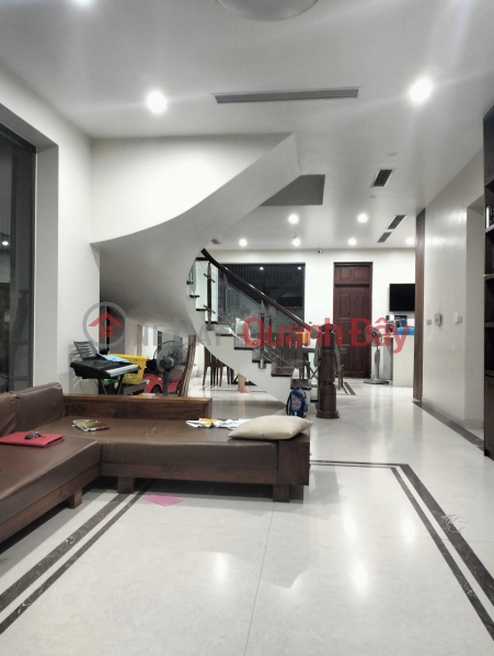 Biệt Thự Sân Vườn Siêu Đẹp -  Khu Tổng cục V Yên Xá Tân Triều, DT 198 m2 4 Tầng MT 9m giá 32 tỷ