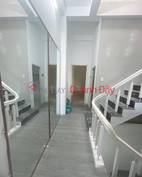Cho thuê nhà 3 tầng mặt tiền Phan Châu Trinh - ngay gần Chu Văn An