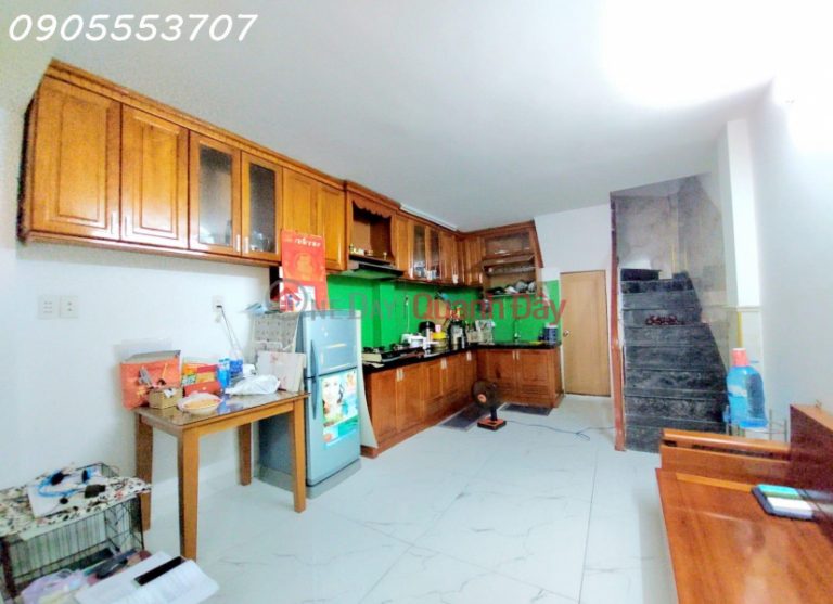 Nhà đẹp 3 tầng, 2 mặt kiệt trải nhựa đường NÚI THÀNH, Hải Châu, ĐN. Đi bộ 10m ra mặt tiền, Giá 2,x tỷ