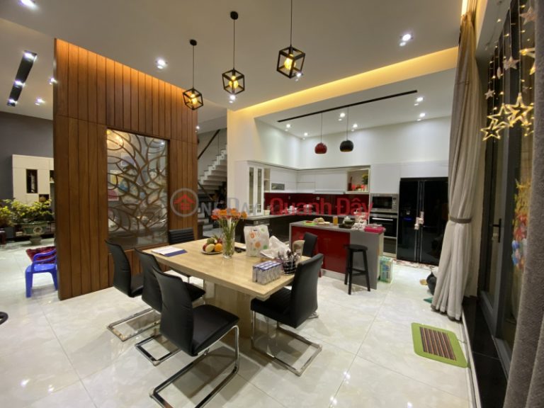 Villa for sale, Corner lot, 2 MT, Da Nang Center, 3 floors, 4 bedrooms, price around 20 billion