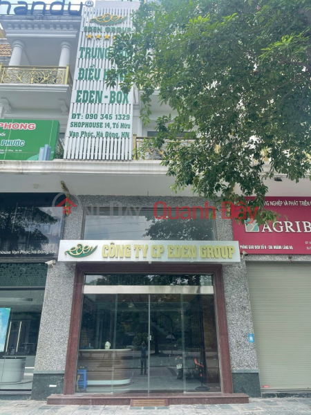 Shophouse for rent on 1st floor, wide sidewalk, 10 car parking lot, suitable for office to introduce products,