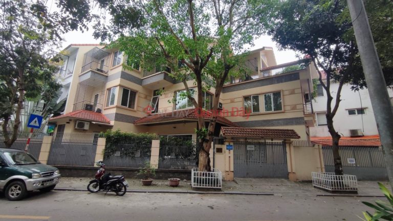 Van Phu villa full of cheap furniture, area 180m2, price just over 19 billion VND
