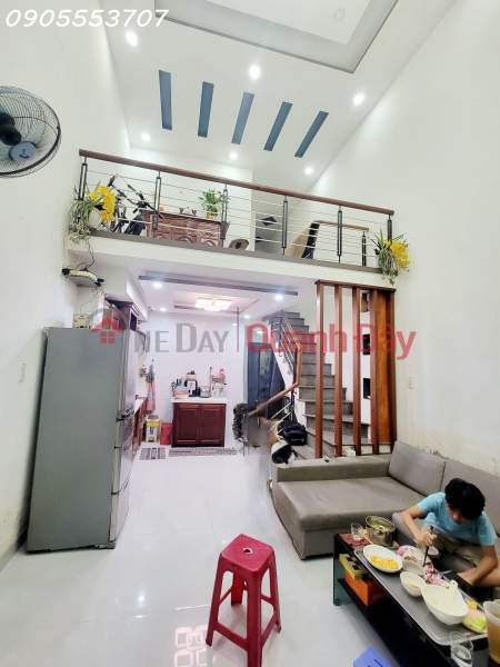 PRICE a little 2 billion. Kiet NGUYEN VAN LINH, Hai Chau, DN. Selling a 50m2 mezzanine house, just 3 steps from the car.