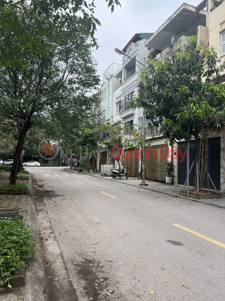 I need to sell house TT38 - Van Phu urban area on business street