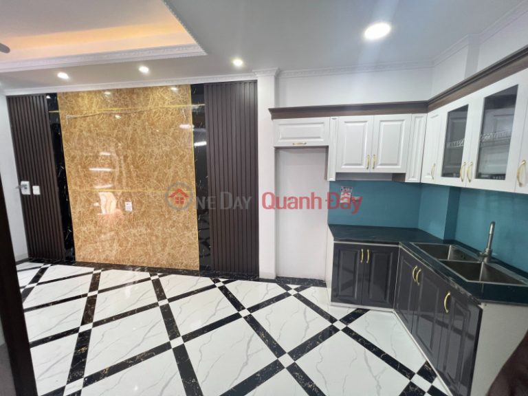 Bán nhà phố Quang trung 30m, 5tầng, mt4m 2,33tỷ, ô tô đỗ cổng