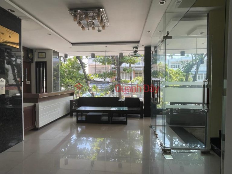 ► Close to Ong Ich Khiem street, car parking, 7 floors, elevator, 18 sales offices, 8.x billion