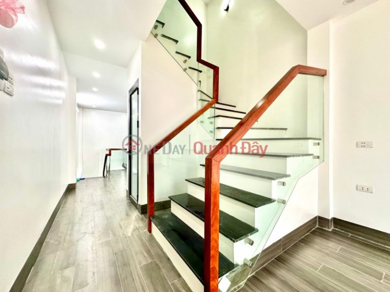 Nhà mới La Khê 35m2 x 5 tầng, đường Ô TÔ, Kinh doanh, gần chợ, hàng xóm Park city, giá thỏa thuận