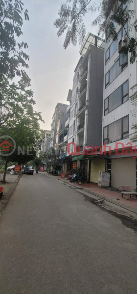 Selling 5-storey house adjacent to Duong Noi 50 m2 4m wide, divided into lots with sidewalks for cars, avoiding office space 8 billion 8