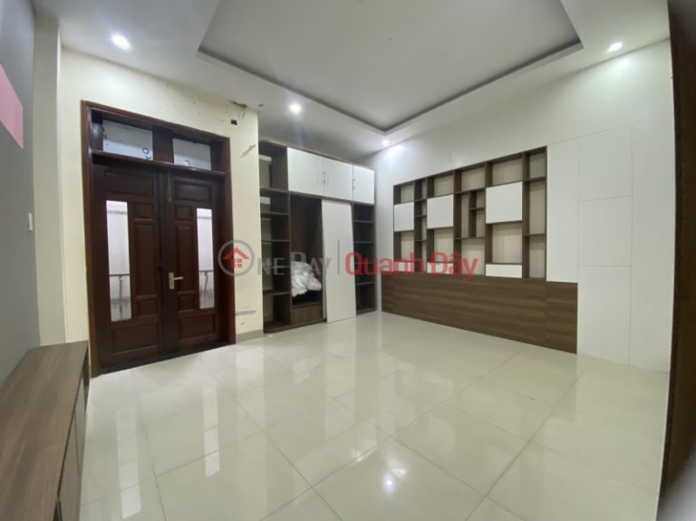 Nhà mặt tiền 4 tầng TRƯNG NỮ VƯƠNG cho thuê
