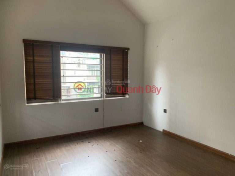 Cheap 80m2 office for rent on To Huu - Le Van Luong street, already divided into 3 rooms, priced at 11 million