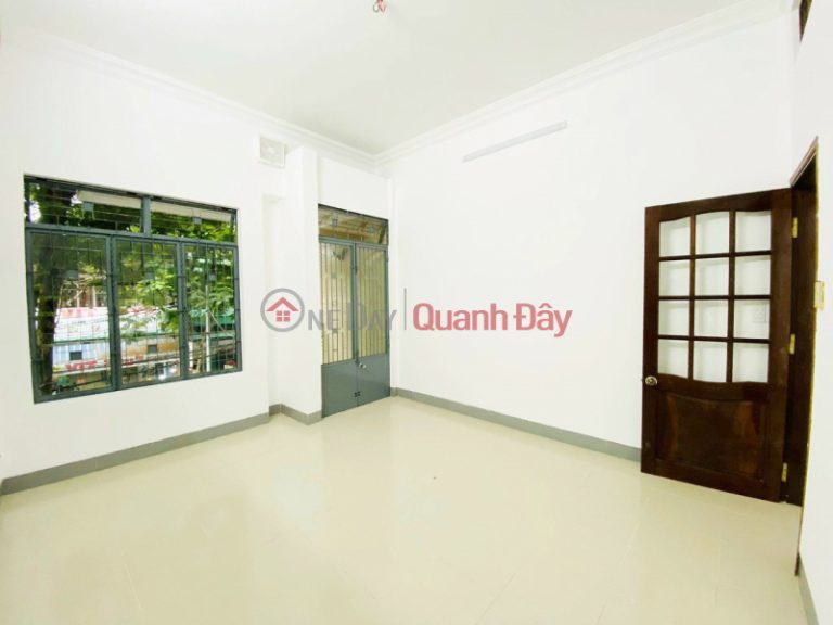 3-storey house for rent in Hoang Dieu, 2 pm