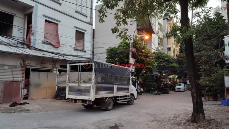 Van La Van Phu townhouse for sale, Ha Dong, Hanoi, 55 m 4 floors, people built a 4 m street, price 7 billion, 5 cars parked in the yard