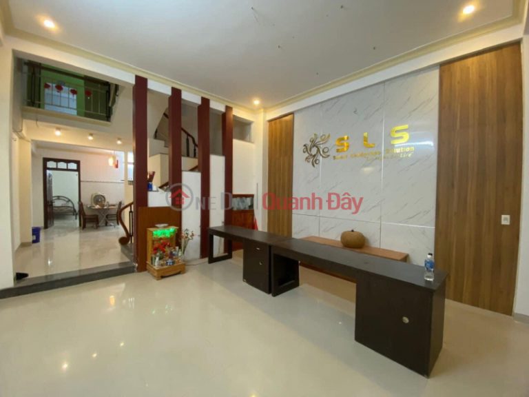 The owner rents a beautiful house facing NGUYEN LO TRACH Hoa Cuong Nam,