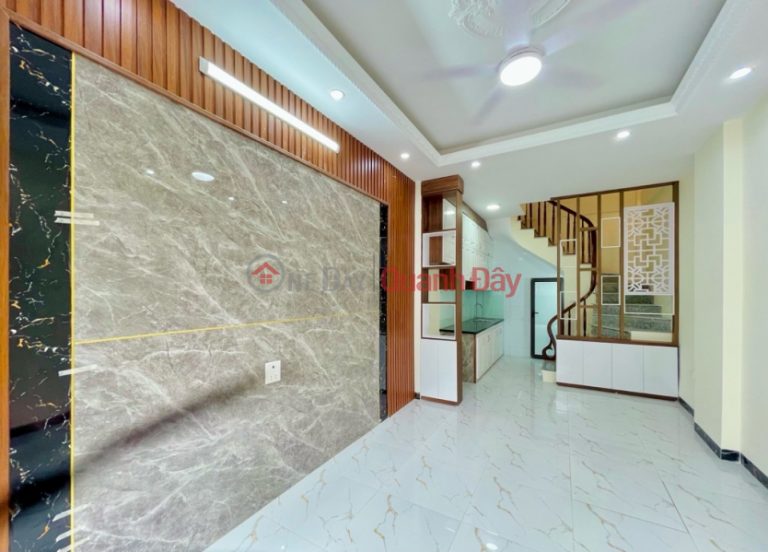 Dưới đây là một ví dụ về nội dung bán nhà mà bạn có thể tham khảo:

---

**BÁN NHÀ XÂY MỚI 5 TẦNG HIỆN ĐẠI,