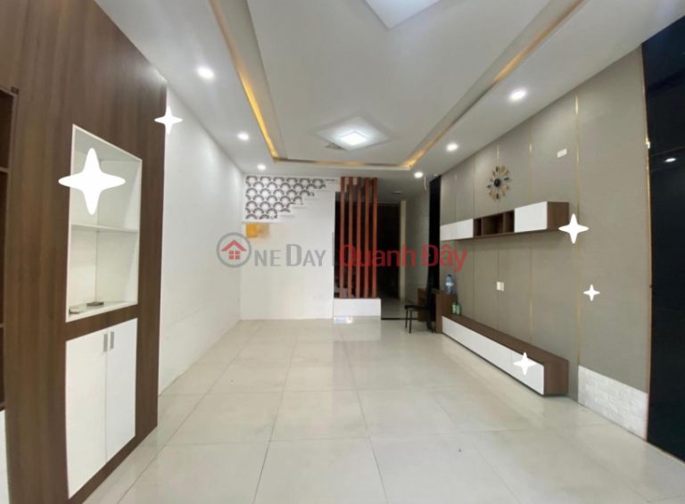 Nhà mặt tiền 4 tầng TRƯNG NỮ VƯƠNG cho thuê