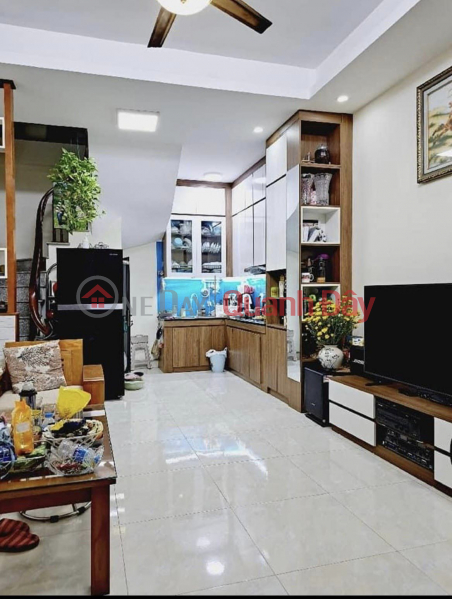 House for rent on Tran Van Chuong street, Ha Dong, area 40m2, 5 floors, price 13 million\/month.